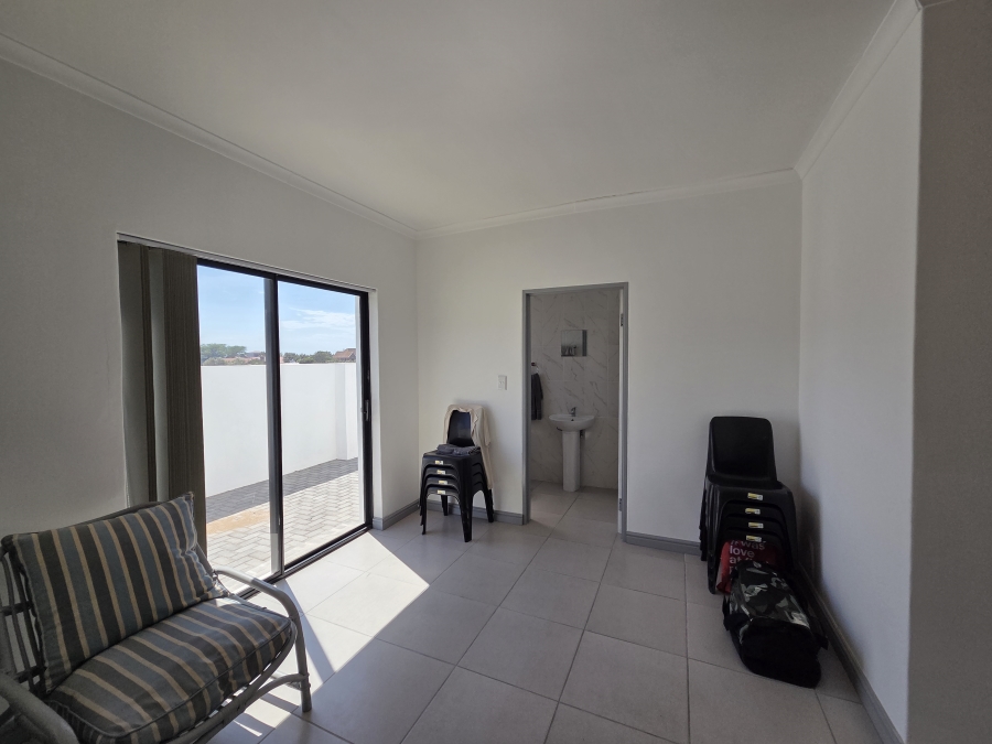 4 Bedroom Property for Sale in Harbour Lights Western Cape